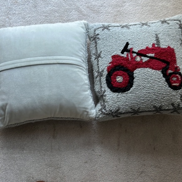 4 corners -2 pillows - Picture 3 of 5